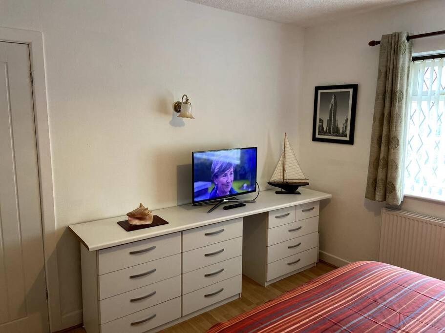 Quiet Secluded Two Bedroom Bungalow With Parking Cleveleys Zewnętrze zdjęcie